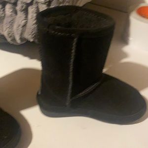 Toddler size 8 bear paw black boots worn 1 time